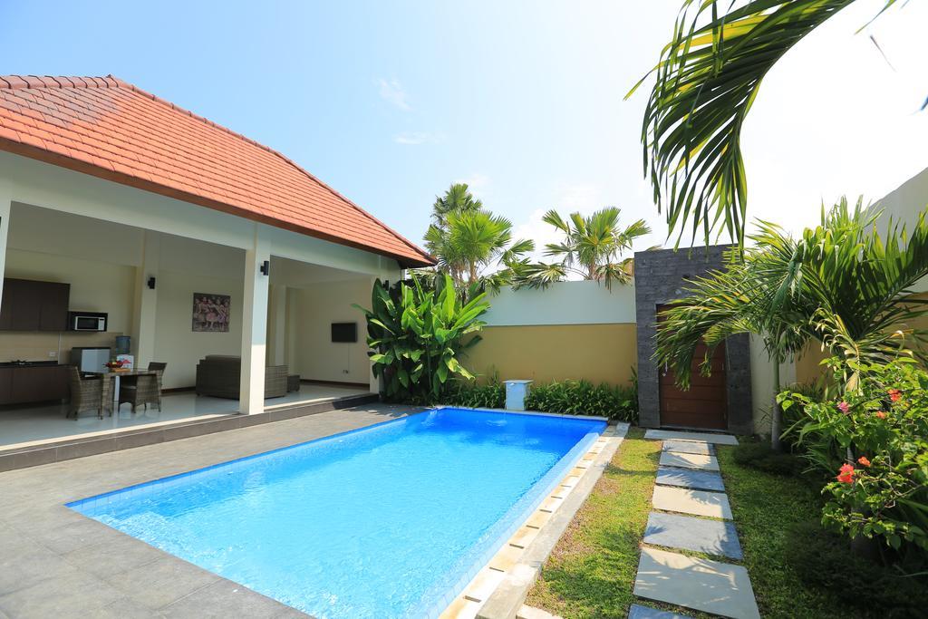 Putri Bali Villa Seminyak Exterior foto